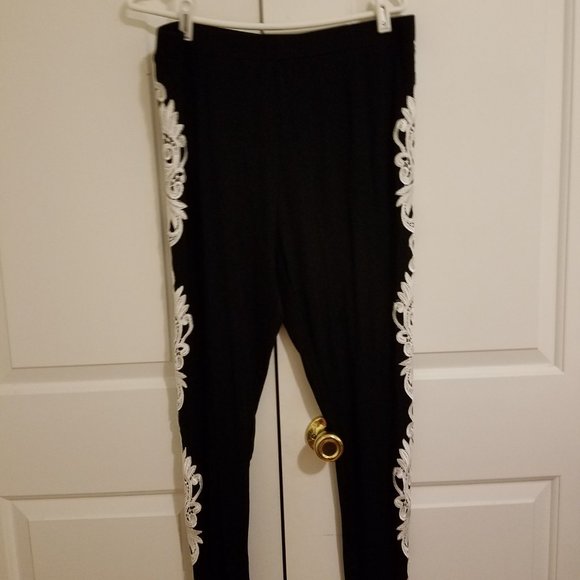 Gorgeous 2-piece outfit . Lace. New. WOT. - Picture 3 of 16